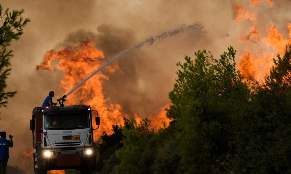 Πάρος: 3 συλλήψεις για την πυρκαγιά